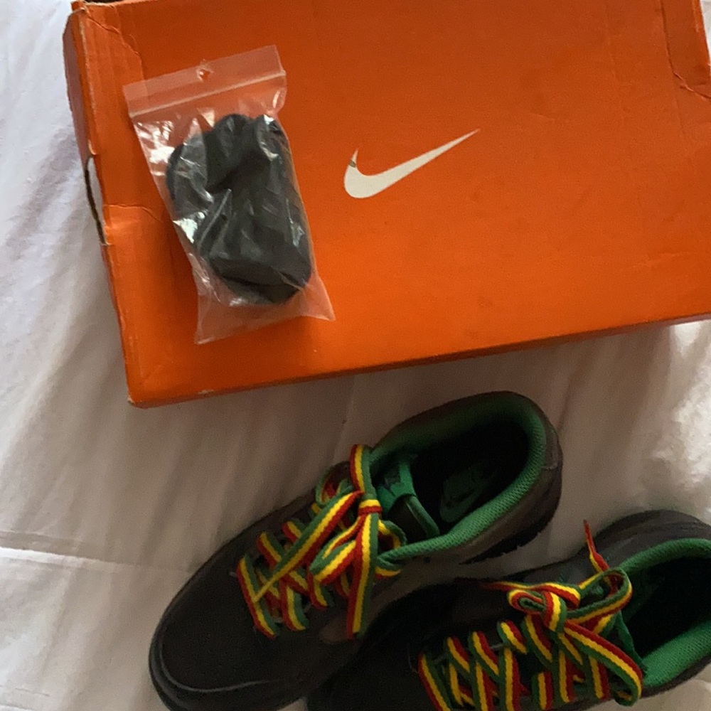 Nike Dunks ‘Rasta’ - Picture 5 of 5